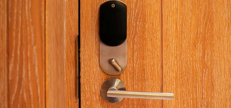 Automatic Locking Door Knob Marysville